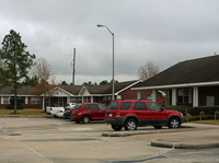 Tomball Pines in Tomball, TX - Foto de edificio - Building Photo