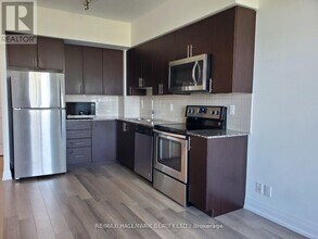 7890 Bathurst St in Vaughan, ON - Building Photo - Building Photo