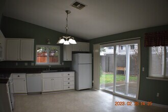 104 Southwood Ct in Vacaville, CA - Building Photo - Building Photo