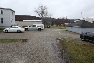 76 3rd St in California, PA - Foto de edificio - Building Photo