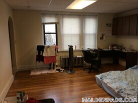 349 Pleasant St in Malden, MA - Building Photo