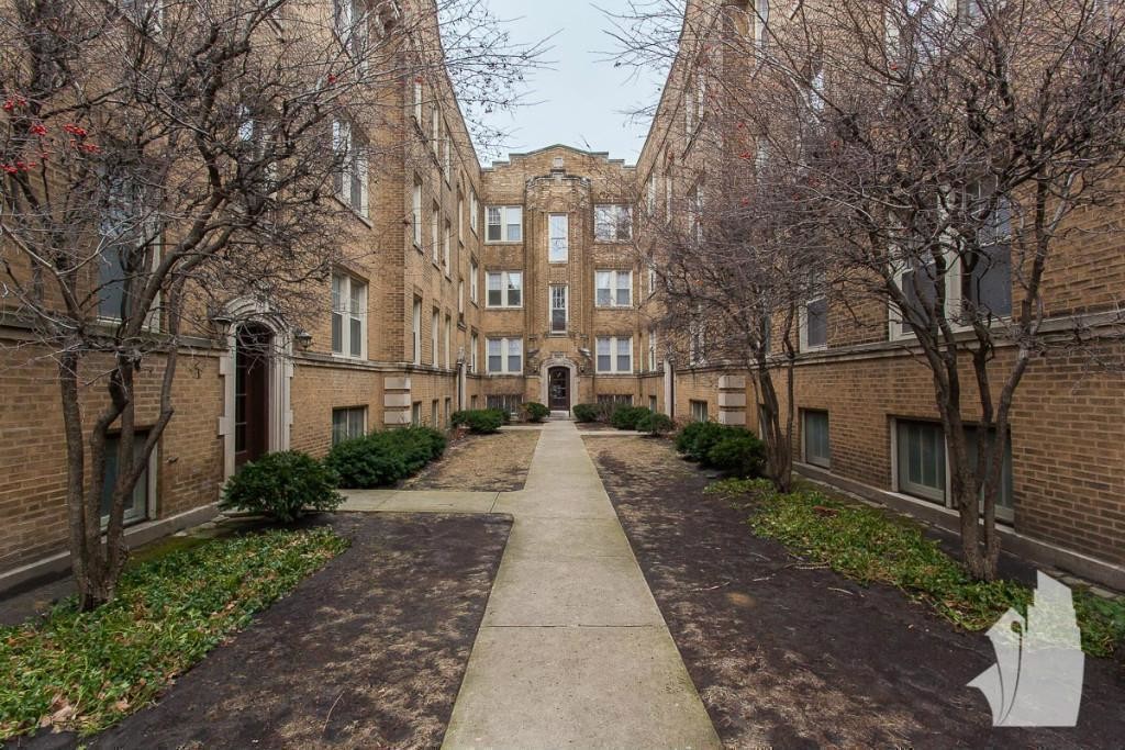 2100 W Ainslie St in Chicago, IL - Building Photo