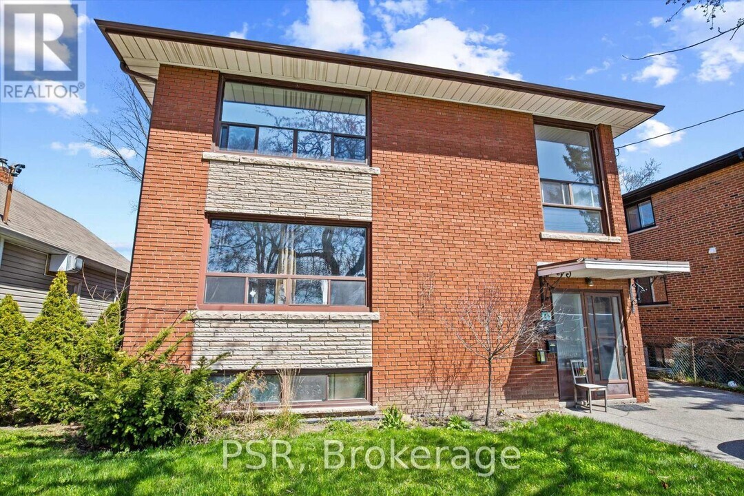 35 Twenty Fourth St in Toronto, ON - Building Photo