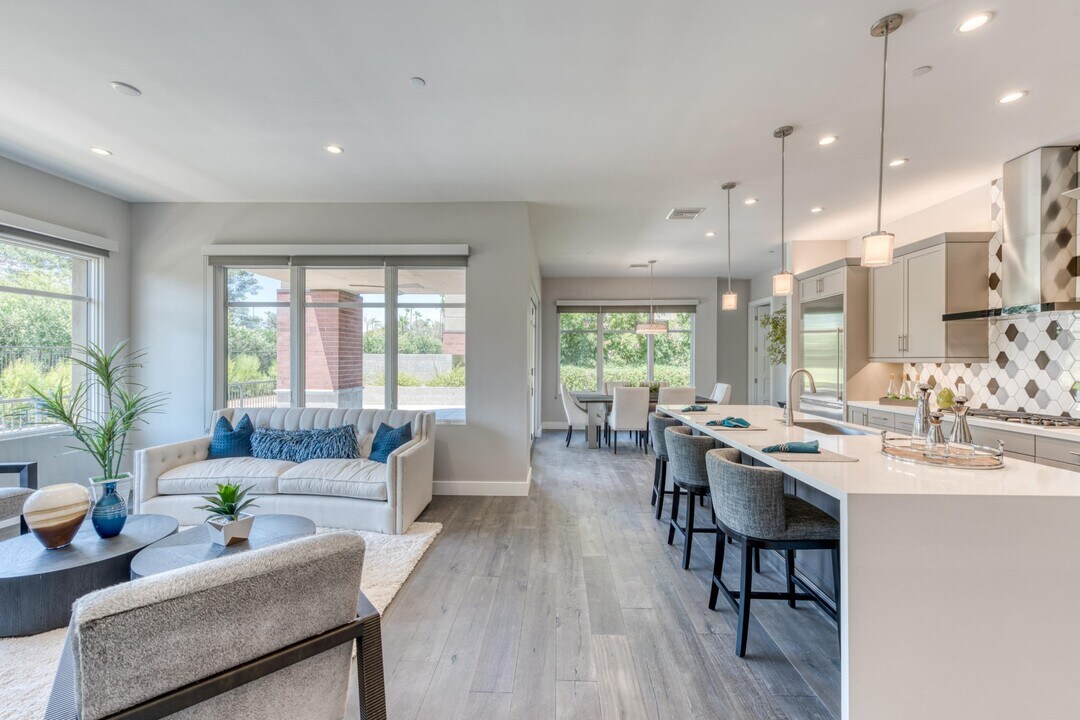 6166 N Scottsdale Rd in Paradise Valley, AZ - Building Photo