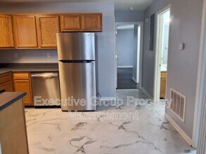 103 Hurstfield Dr in Radcliff, KY - Building Photo - Building Photo