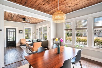 1130 E Crockett St in San Antonio, TX - Building Photo - Building Photo