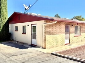 1933 Florence Ave in Kingman, AZ - Building Photo