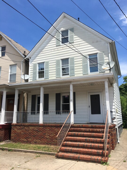 33 Delafield St in New Brunswick, NJ - Building Photo