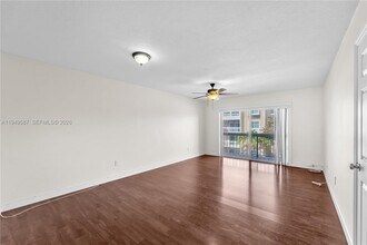 7820 Camino Real in Miami, FL - Building Photo - Building Photo