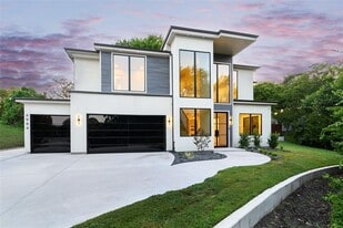 6984 Santa Barbara Dr in Dallas, TX - Building Photo