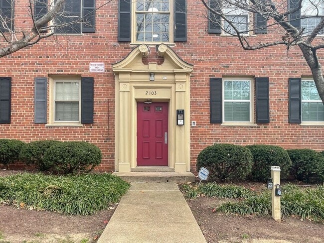 2103 Suitland Terrace SE in Washington, DC - Building Photo - Building Photo