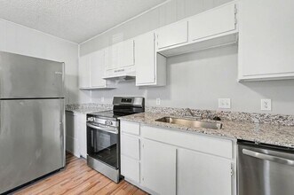 1045 S Happy Hollow Rd in Fayetteville, AR - Building Photo - Building Photo