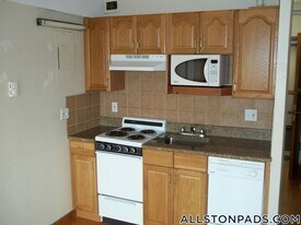 1110 Commonwealth Ave, Unit 517 in Boston, MA - Building Photo