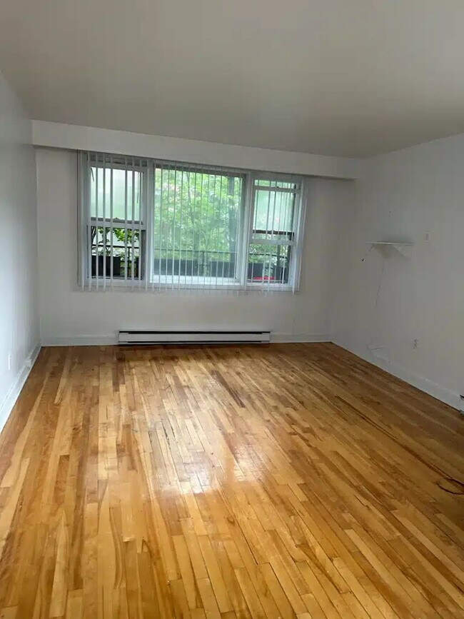 4343 Jeanne-D'arc Av in Montréal, QC - Building Photo - Building Photo