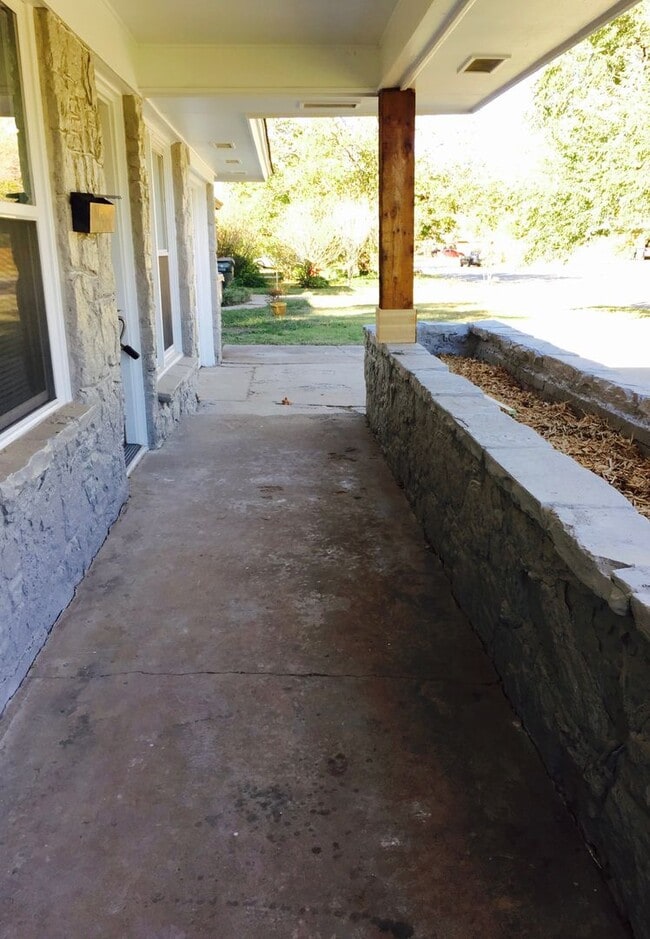 9517 Ridgeview Dr in The Village, OK - Building Photo - Building Photo