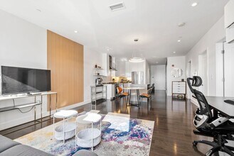 2 W Sixth St in Boston, MA - Building Photo - Building Photo