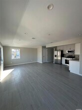 10-6 127th St-Unit -3FL in Queens, NY - Foto de edificio - Building Photo