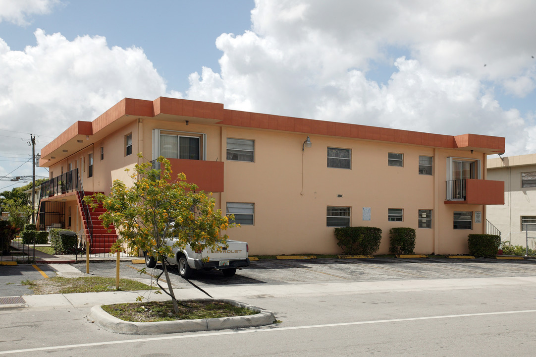 330 W 20th St in Hialeah, FL - Building Photo