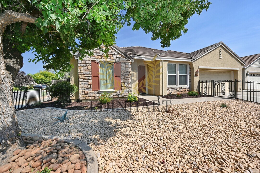 6756 E Alta Ave in Fresno, CA - Building Photo