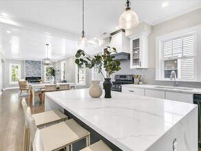 18 Laurel St, Unit 20 in Arlington, MA - Building Photo - Building Photo