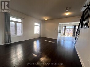 5 Beebalm Ln in East Gwillimbury, ON - Building Photo - Building Photo