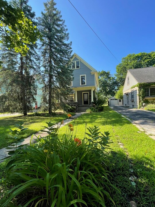 827 W Huron St, Unit House in Ann Arbor, MI - Building Photo