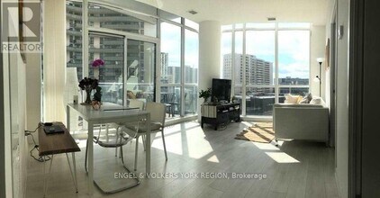 70 Forest Manor Rd in Toronto, ON - Building Photo - Building Photo