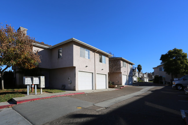 1023-1039 S Mollison Ave in El Cajon, CA - Building Photo - Building Photo