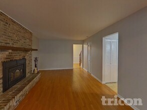 1235 Casa Solana Dr in Wheaton, IL - Building Photo - Building Photo