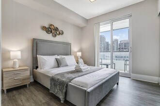 300 Front St W, Unit SI ID1471496P in Toronto, ON - Building Photo - Building Photo