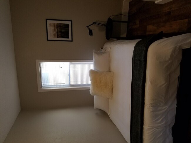2743 Grand St NE-Unit -1 in Minneapolis, MN - Building Photo - Building Photo