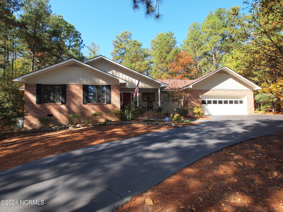 25 Firestone Ln in Pinehurst, NC - Foto de edificio