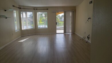 2321 NW 33rd St, Unit Corner unit in Oakland Park, FL - Building Photo - Building Photo