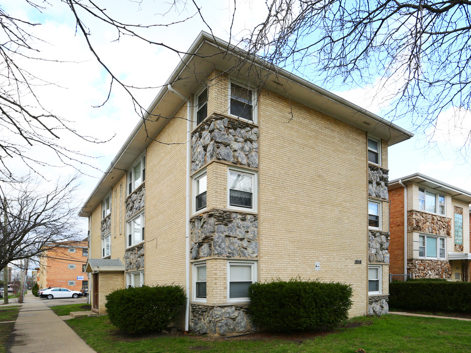 8558 W Catalpa Ave in Chicago, IL - Building Photo