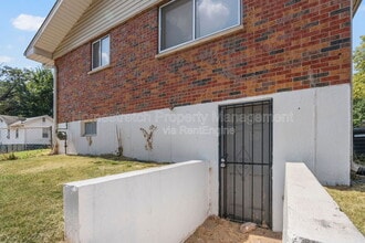 500 N Elizabeth Ave in Ferguson, MO - Building Photo - Building Photo