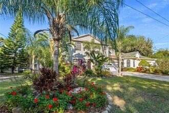 5647 Vermont Ave in New Port Richey, FL - Foto de edificio - Building Photo