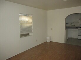 645 E St in Los Banos, CA - Building Photo