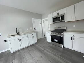 29 Walnut St, Unit / 2nd Floor in Cohoes, NY - Building Photo - Building Photo