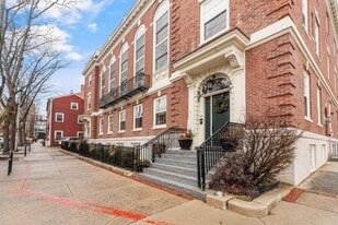 17 Central St, Unit Unit 9 in Salem, MA - Building Photo