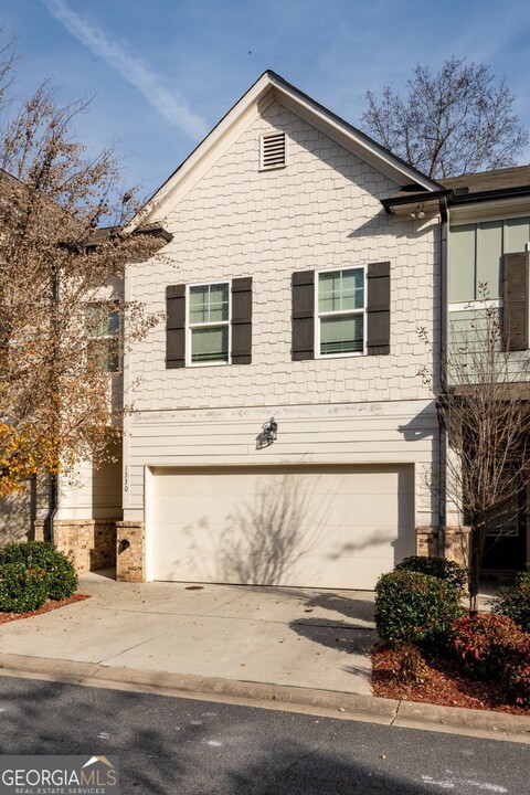 1330 Heights Park Dr in Atlanta, GA - Building Photo