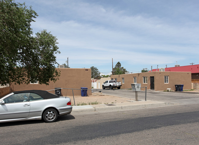 119-123 Dallas St SE in Albuquerque, NM - Building Photo - Building Photo