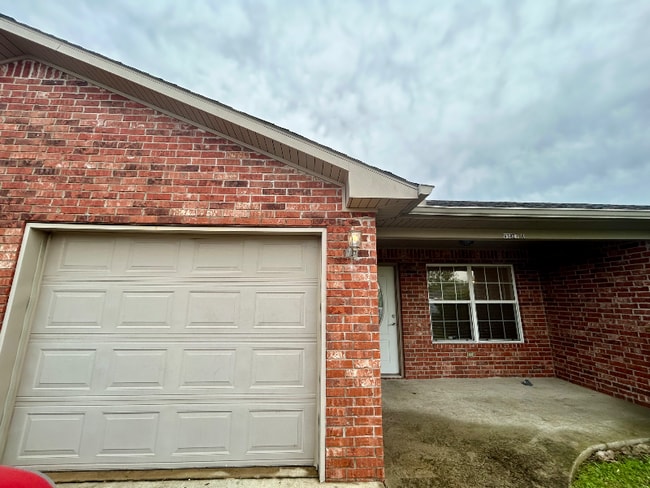 63081 E 285 Ct in Grove, OK - Foto de edificio - Building Photo