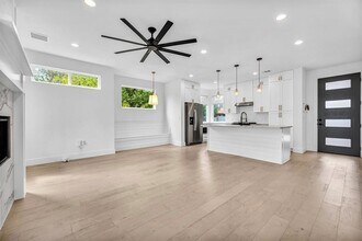 2405 E 11th St in Austin, TX - Foto de edificio - Building Photo