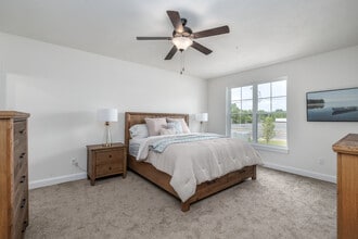 The Residences at LeMoyne Manor in Liverpool, NY - Foto de edificio - Interior Photo