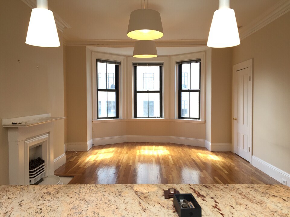 75 Newbury St in Boston, MA - Building Photo