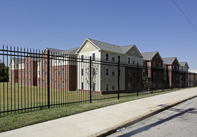 Lyons Ridge Apartments in Memphis, TN - Building Photo - Building Photo