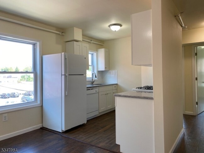 83 Summit Ave in Summit, NJ - Building Photo - Building Photo