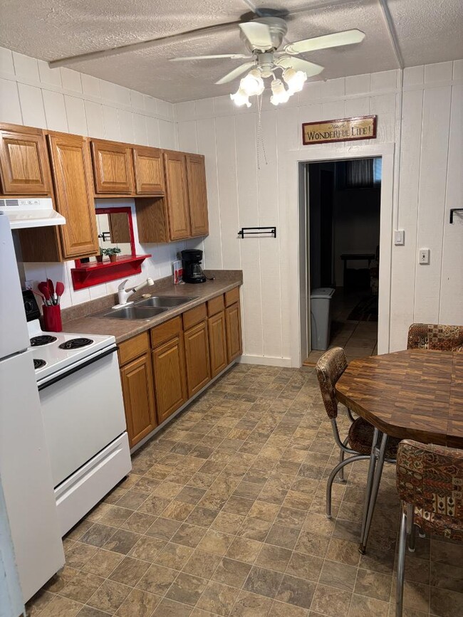 property at 401 Onyx St