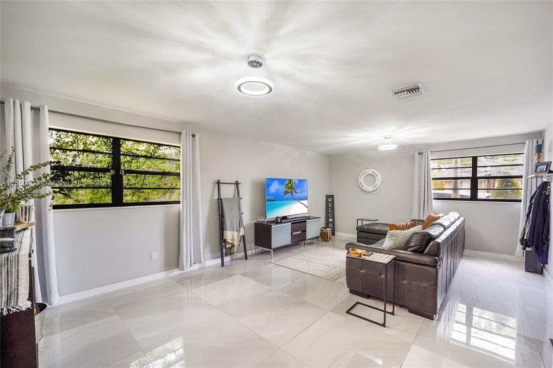 1436 SW 76th Ct, Unit 1 in Miami, FL - Building Photo