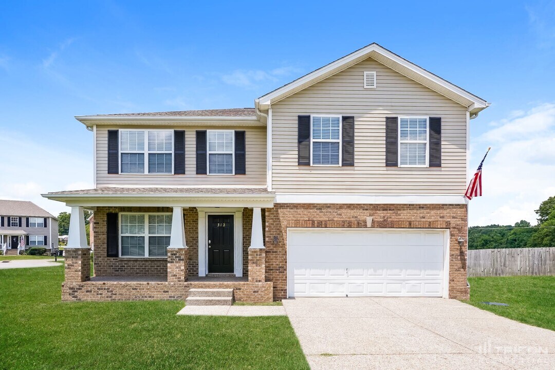 312 W Winterberry Trail in White House, TN - Foto de edificio